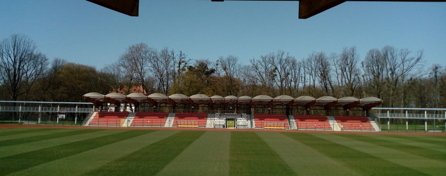 Do 150 osób na boiskach i bieżni Stadionu Miejskiego