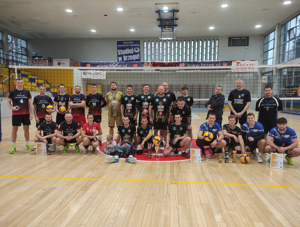 Mocne Granie, 1 PSAP i Pszczółki z 8 - to medaliści Brzeskiej Amatorskiej Ligi Siatkówki