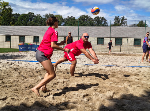 Brzeska Wakacjada za nami. Na zakończenie rozegraliśmy turniej Brzeskiej Plażówki