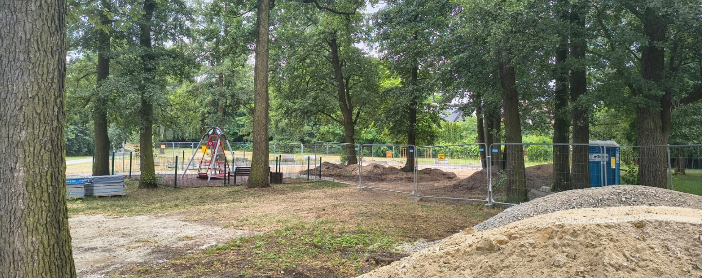 Na Korfantego powstaje plac zabaw Na Korfantego powstaje plac zabaw