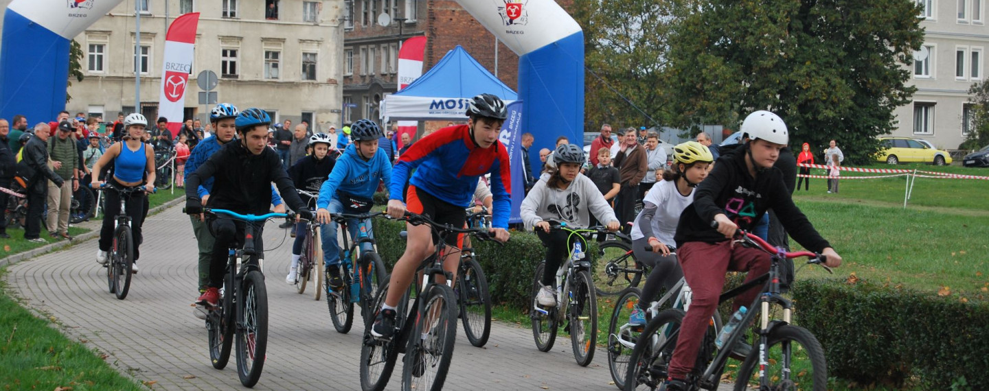 Młodzi kolarze pojechali po medale